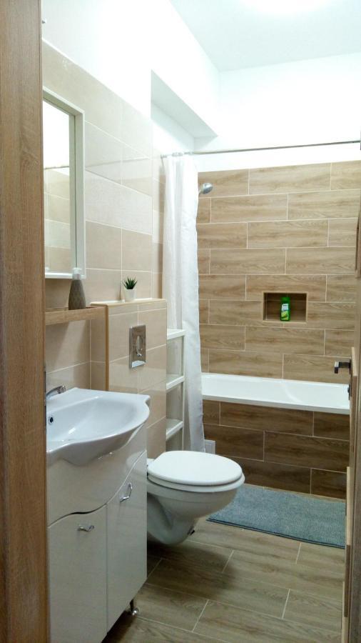 Loli Apartman Miskolc Exterior photo