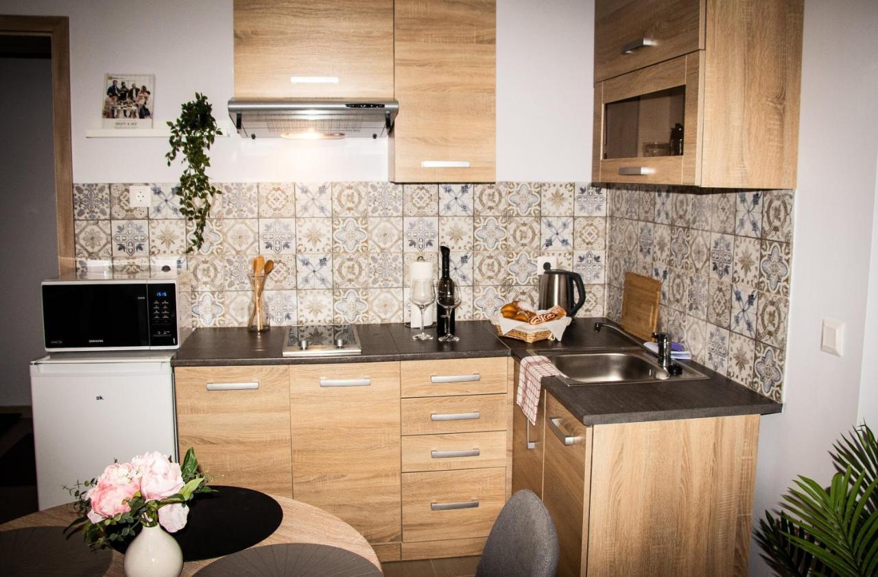 Loli Apartman Miskolc Exterior photo