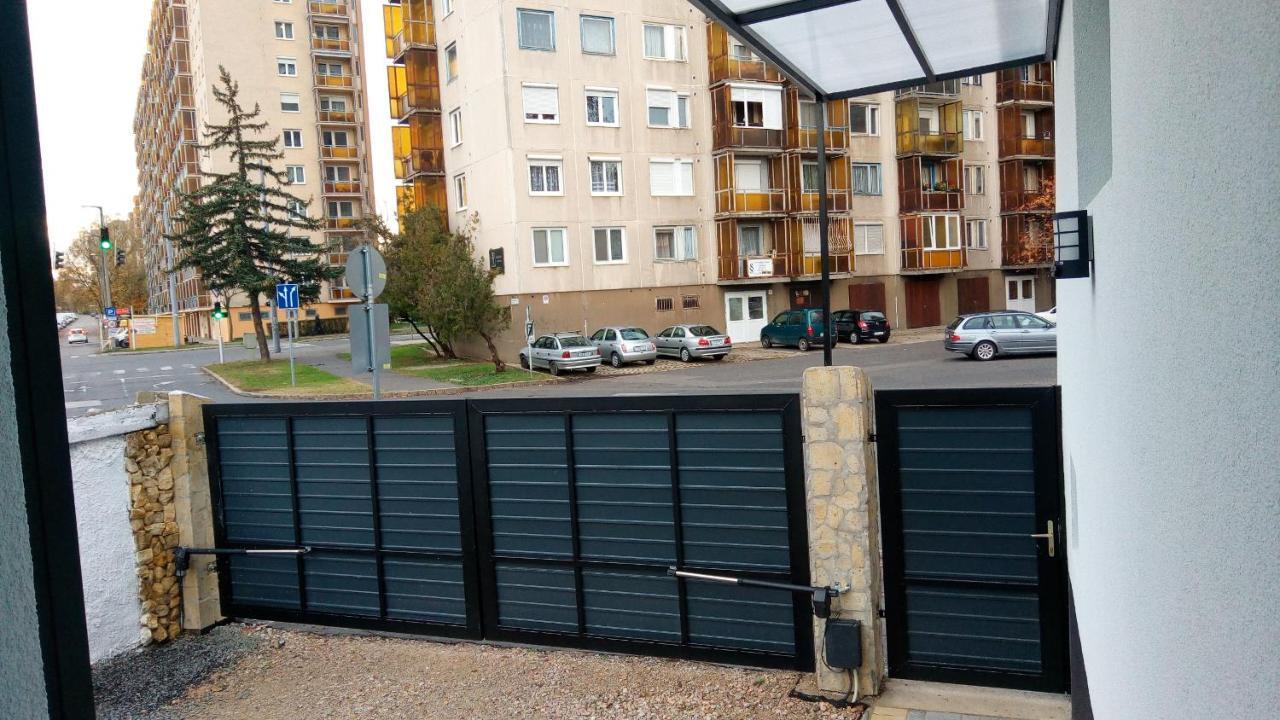 Loli Apartman Miskolc Exterior photo